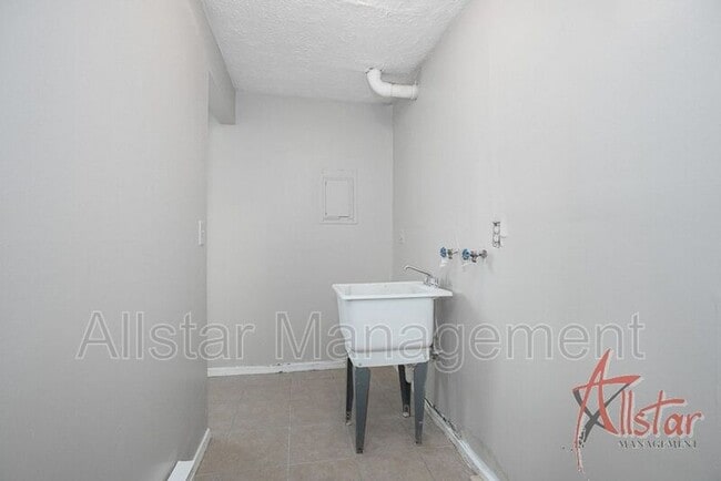 Building Photo - 1297 Fillmore Cir