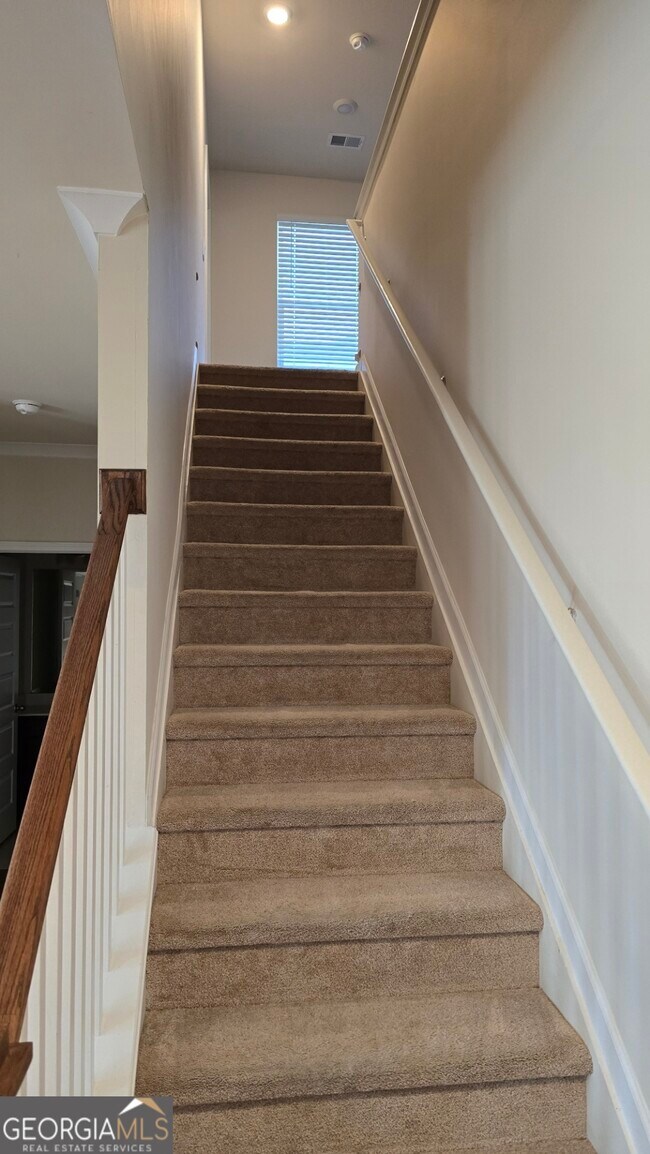 Building Photo - 13106 Vista Dr SE