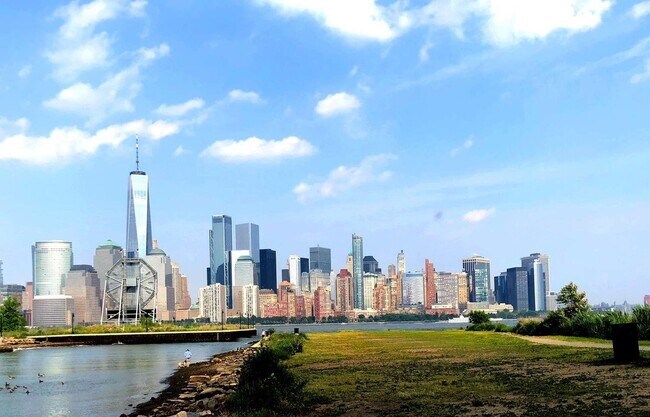 Building Photo - 112 Morris St