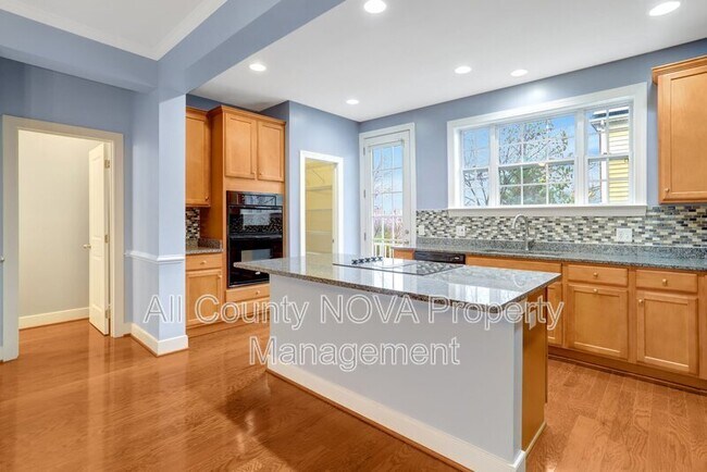 Building Photo - 2093 Laura Mews Pl