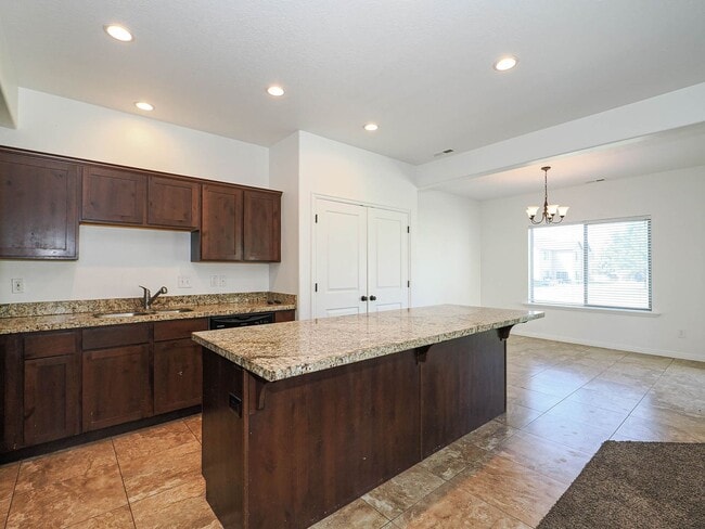 Building Photo - Beautiful 3-Bed, 2-Bath Townhome in Americ...