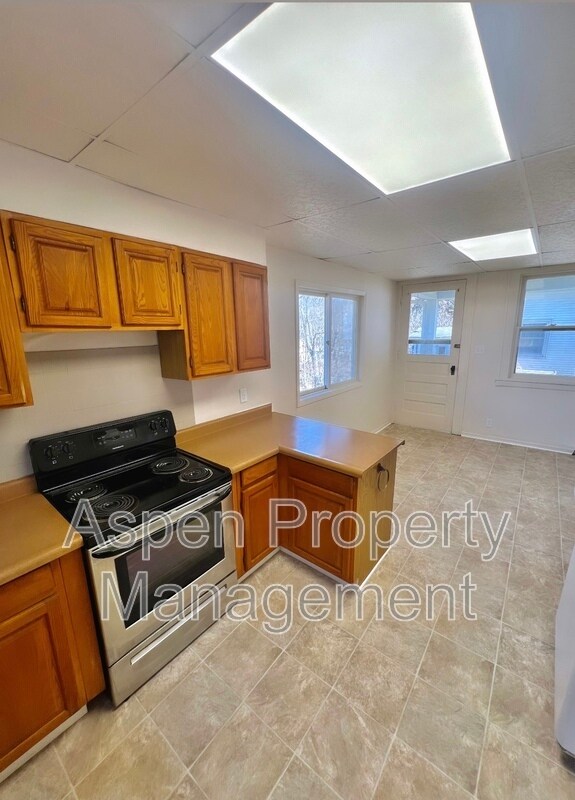 Building Photo - 230 Lewis St