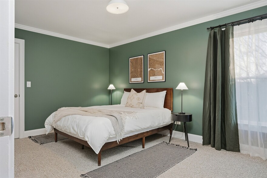 Building Photo - 2555 Hazel Dr SE