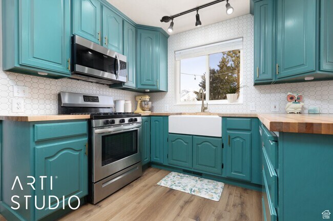 Building Photo - Spacious 5-Bedroom Home in Morgan – $500 O...