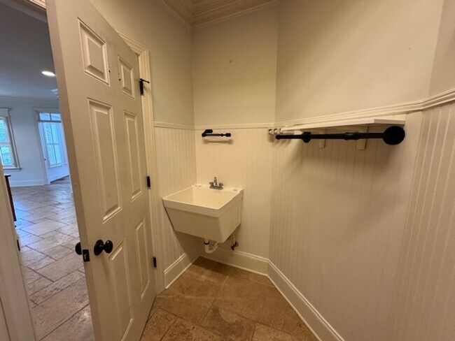 Building Photo - Eagle Ridge Golf Club!