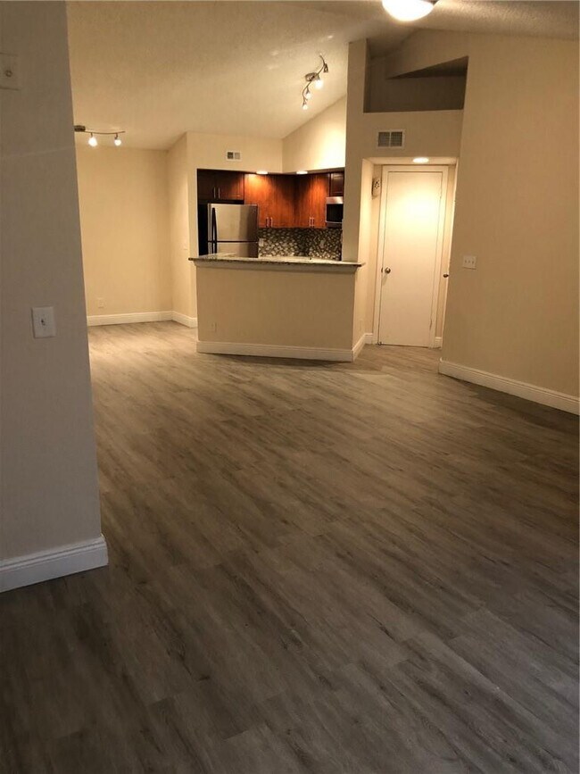 Building Photo - 12400 Vista Isles Dr