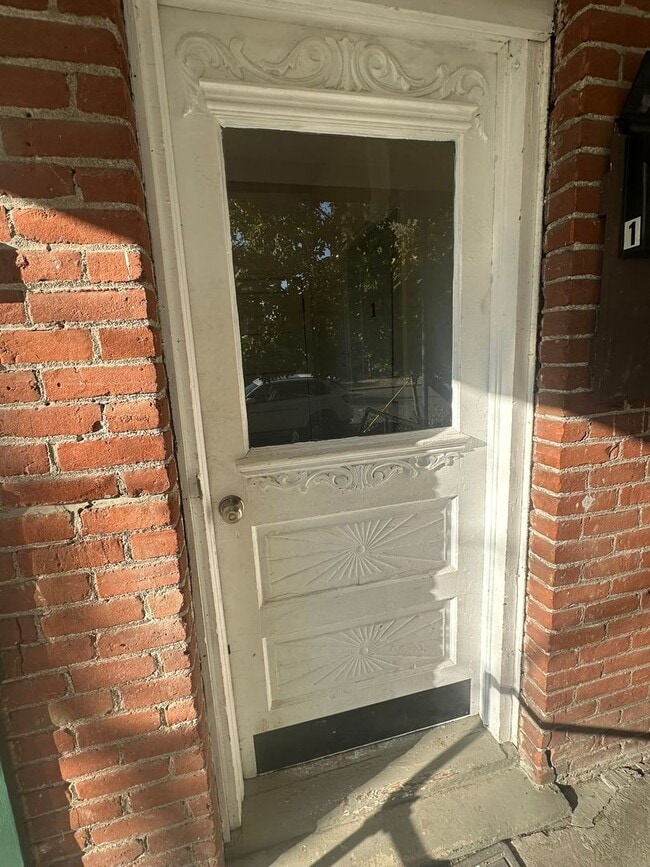 Building Photo - 113 N 6th St