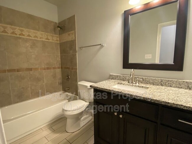 Building Photo - 301 E Willingham St