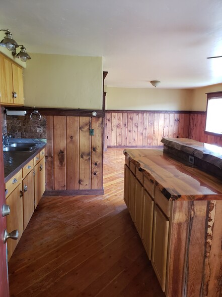 Primary Photo - 188 Wittlake Dr