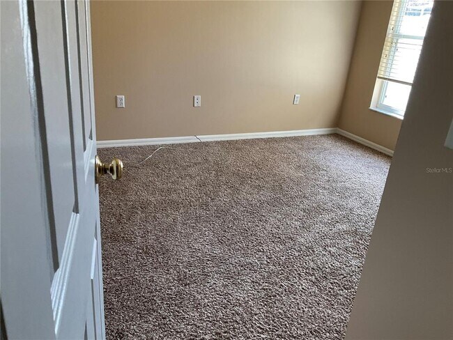 Building Photo - 2717 Villa Dr