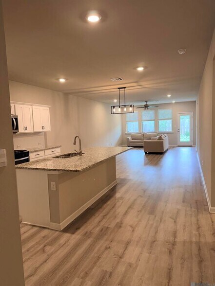 Building Photo - 6407 Tiger Pointe Dr.