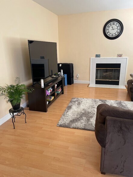 Building Photo - 1402 Parkington Ln