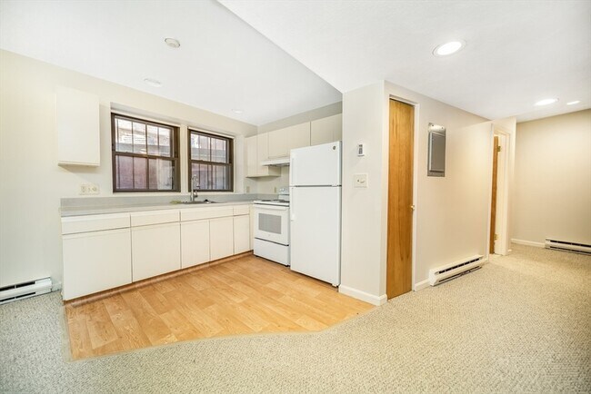 Building Photo - 26 Beacon St