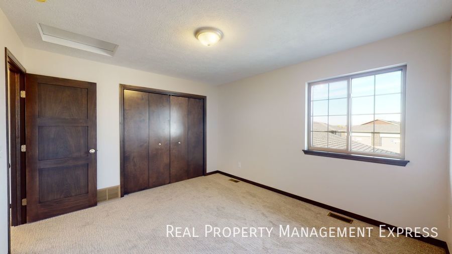 Building Photo - 9623 W Broek Dr