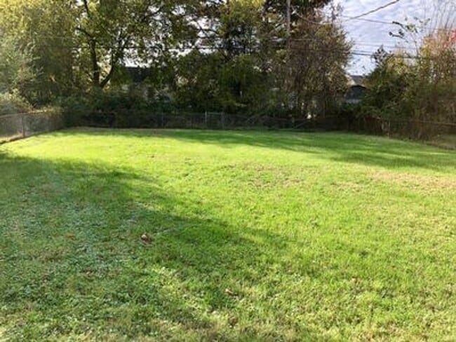 Building Photo - 4 bedroom 2 bath house in Henrico County! All appliances, laundry, central hvac, big yard