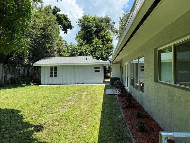 Building Photo - 2451 Nassau St