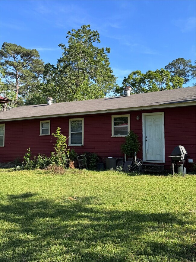 Building Photo - 479 County Rd