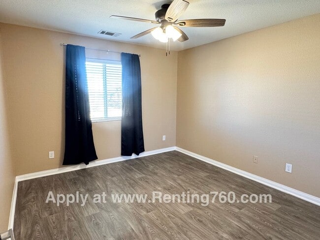 Building Photo - Cozy 3 Bed 2 Bath Home Near Base!