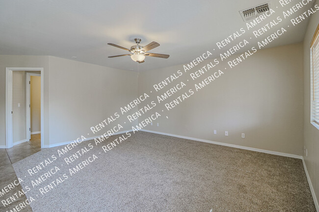 Building Photo - $500 off the 1st full month's rent with a ...