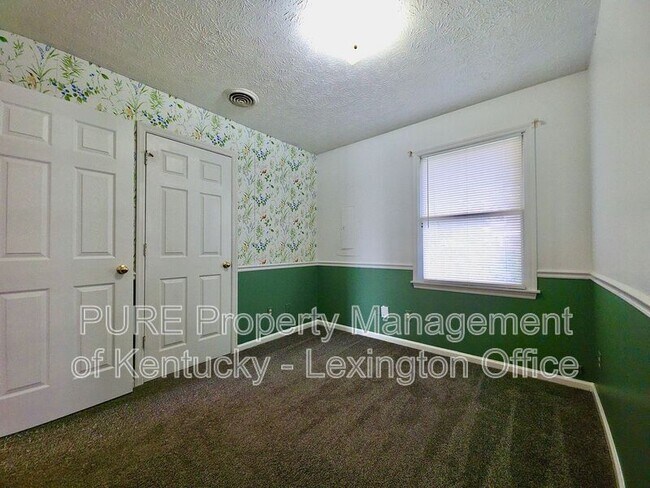 Building Photo - 305 Williamsburg Dr