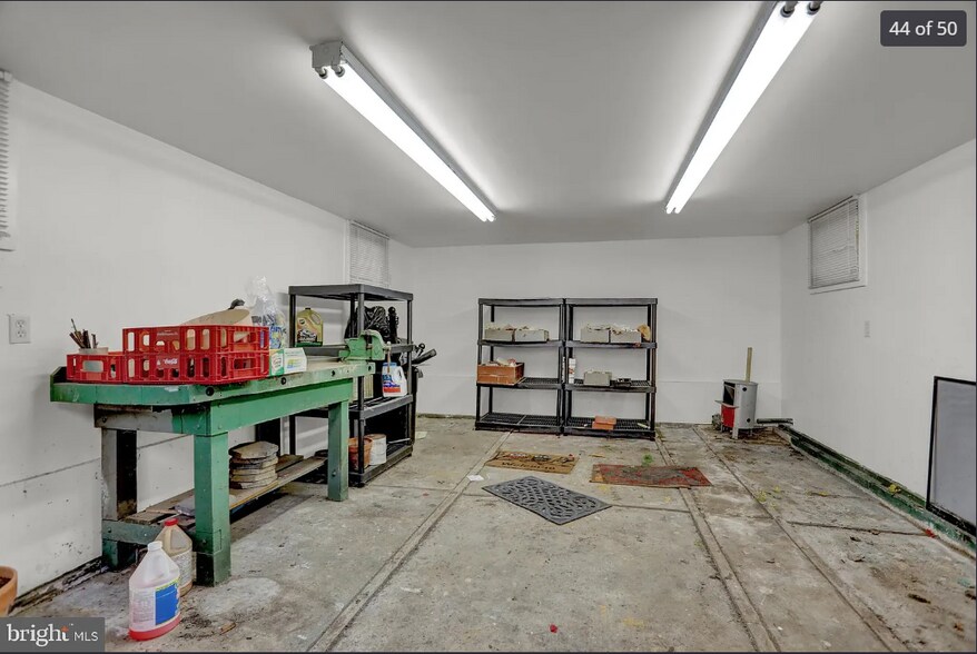 Building Photo - 13 Harrison Ave N