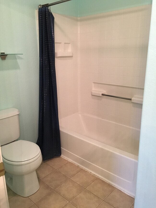 Building Photo - Updated Roseville Home