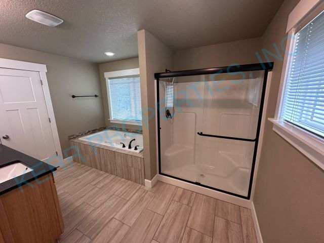 Building Photo - Spacious 4-Bedroom Retreat with 2.5 Baths ...