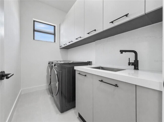 Building Photo - 14687 Lillian Cir
