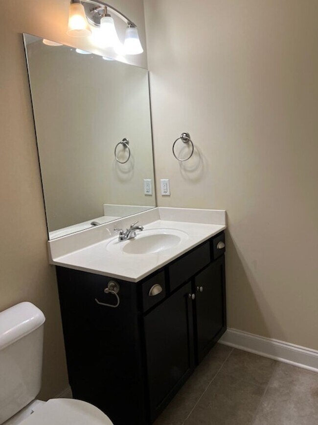 Building Photo - 3 bedroom/2.5 Bathroom Sugar Valley Townhome