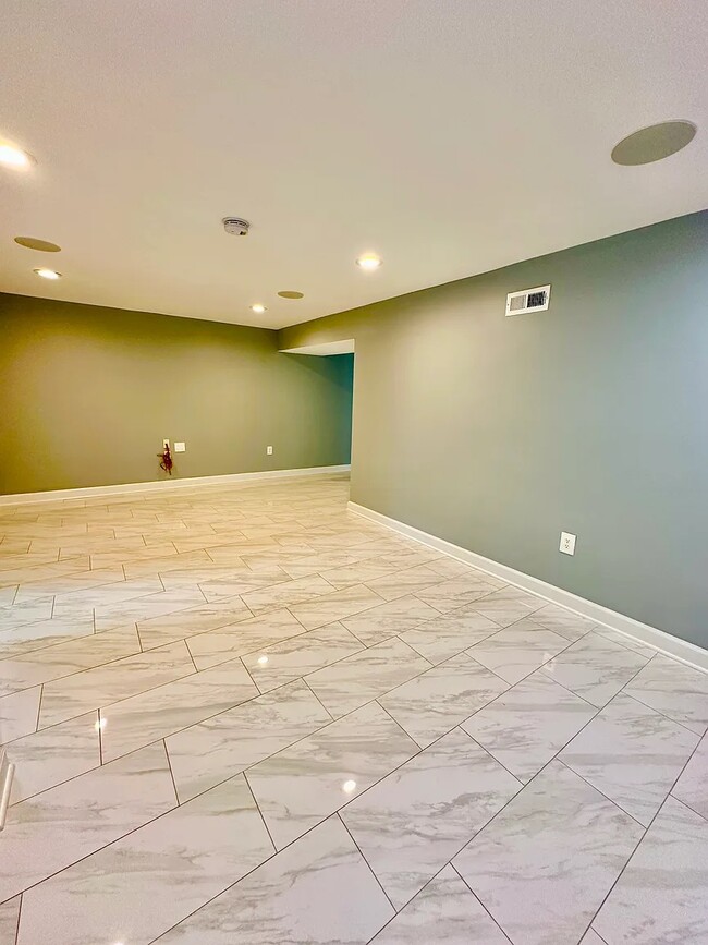 Building Photo - 2453 Alsop Ct