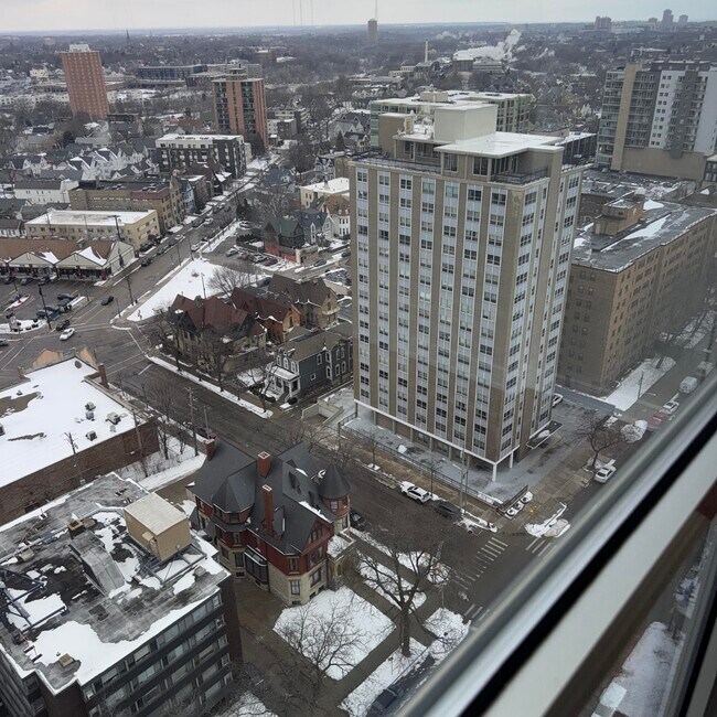 Building Photo - 1660 N Prospect Ave