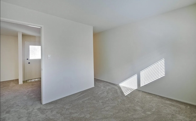 Building Photo - Spacious 3 Bed 2 Bath Condo Located Walking Distance to California Ave.