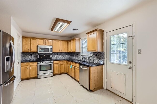 Building Photo - 3001 Rainy River Dr