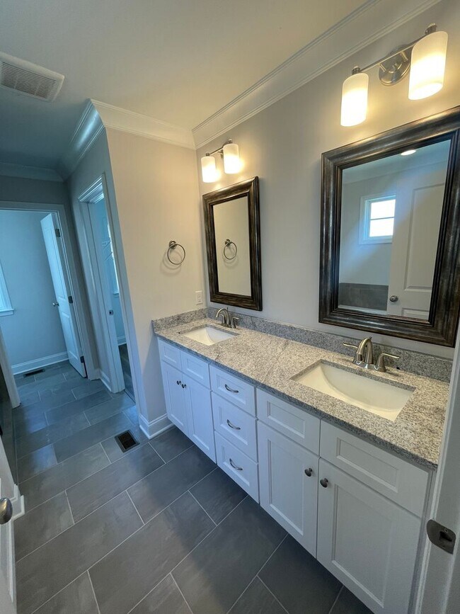 Building Photo - Rental in Ooltewah - 3 Bedrooms + Finished Basement