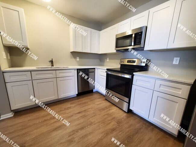 Building Photo - Gorgeous Remodeled Duplex in Baldwin City-Available in JUNE!!
