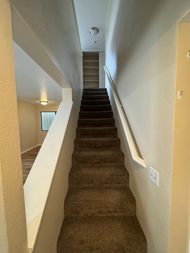 Building Photo - Welcome to your newly remodeled townhome!