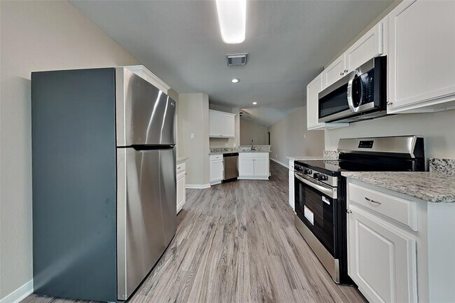 Building Photo - 28903 W Pecos River Ct