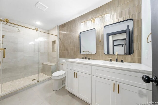 Building Photo - 2643 W Gramercy Pl