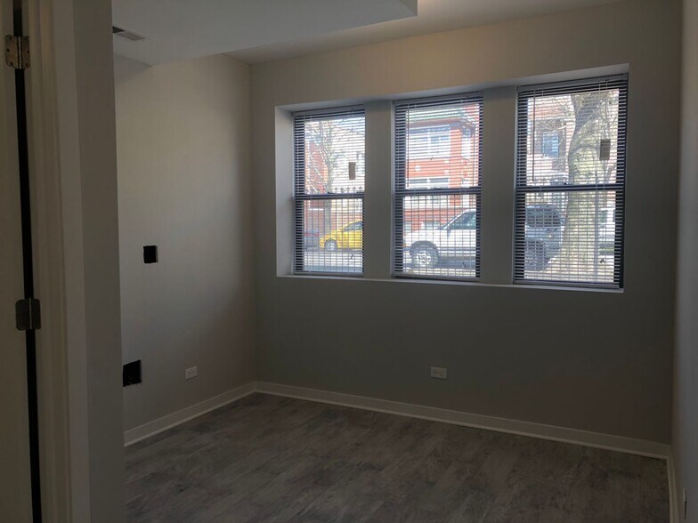 Building Photo - 4814 N Monticello Ave
