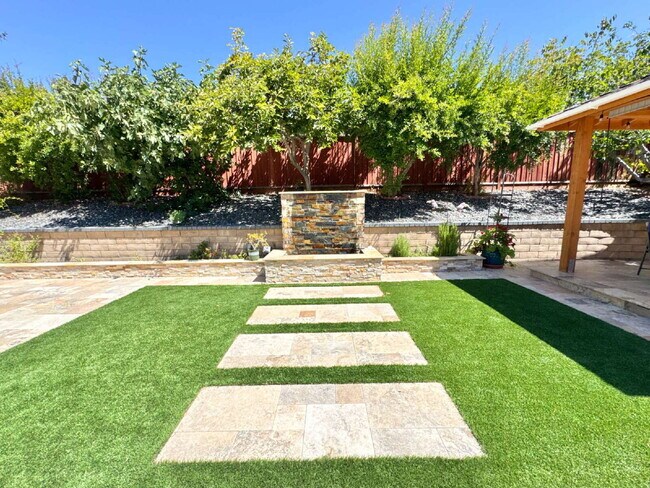 Building Photo - Bright 4 Bedroom San Jose Home With Tall Ceilings