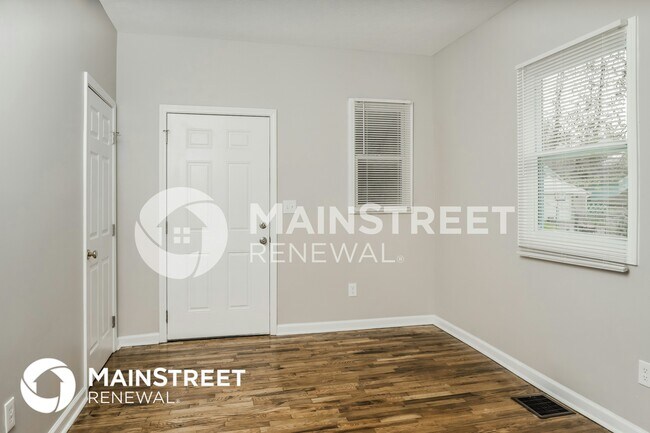 Building Photo - 319 S 43rd St