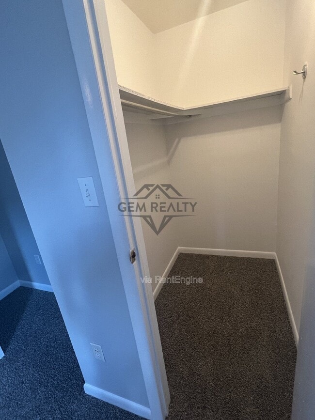 Building Photo - 5253 Daffodil Dr