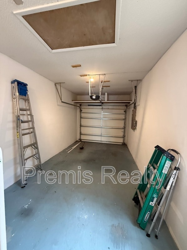 Building Photo - 1070 Sanibel Ct