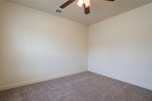 Building Photo - 104 Cedar Glen Cove