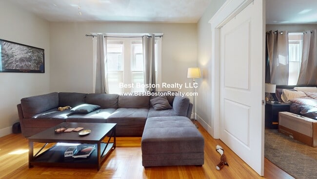 Building Photo - 15 Henry St