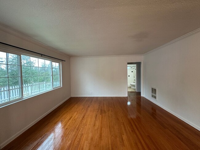 Building Photo - Updated & Charming 3 Bedroom Home with Fan...