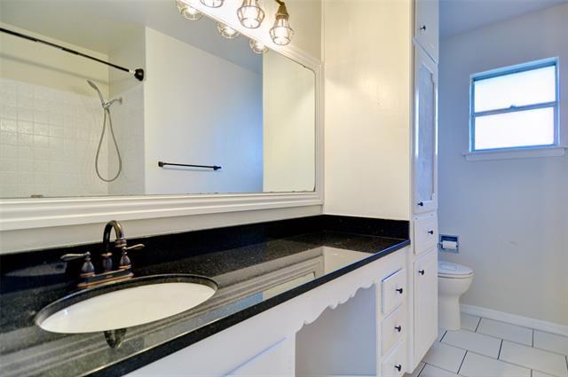 Building Photo - 208 Rolling Hills Dr