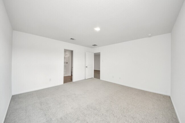 Building Photo - 1220 Charlotte Wy