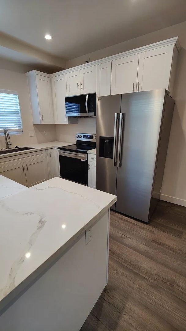 Building Photo - 4BD/2BA on East Falls! Newer Build & Rooft...