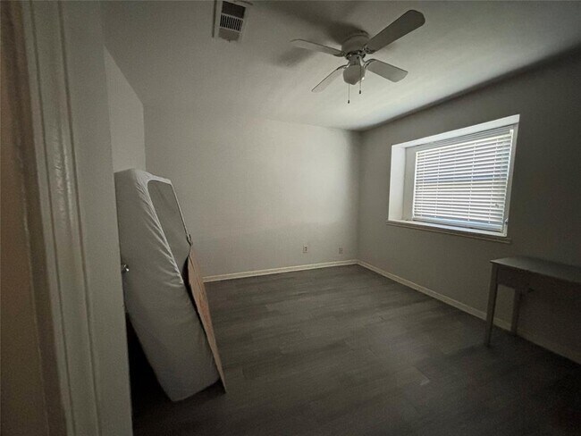 Building Photo - 3858 Willow Springs Ln